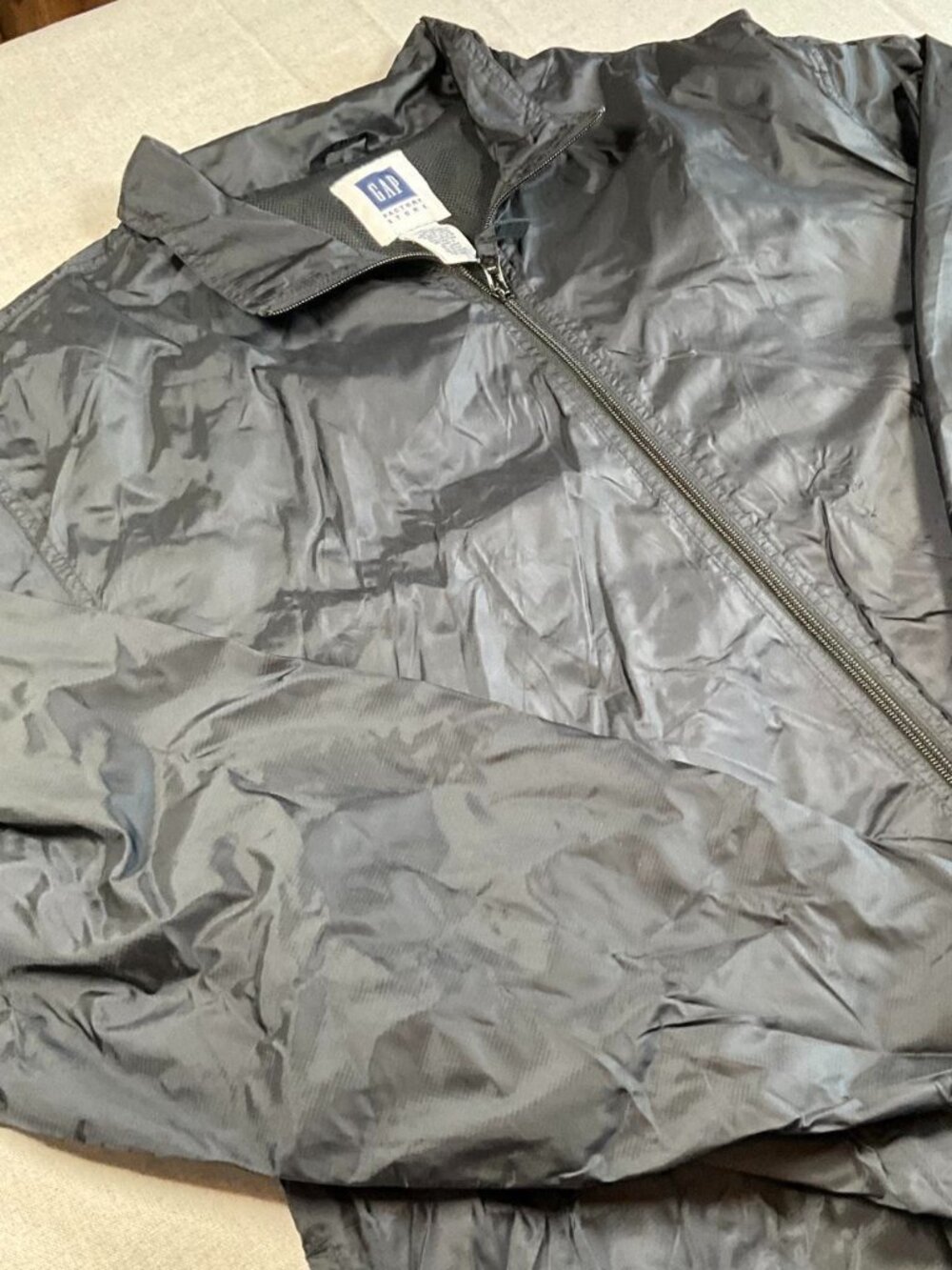 Mens GAP Factory Store Black Polyester Nylon Full Zip Windbreaker Jacket(XLarge)